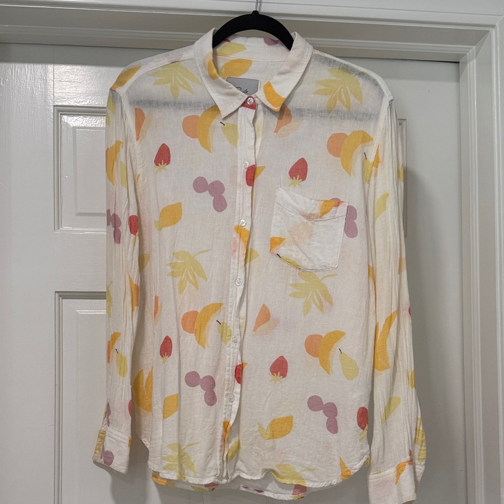 Rails White Top with Yellow orange and Pink fruit  linen.